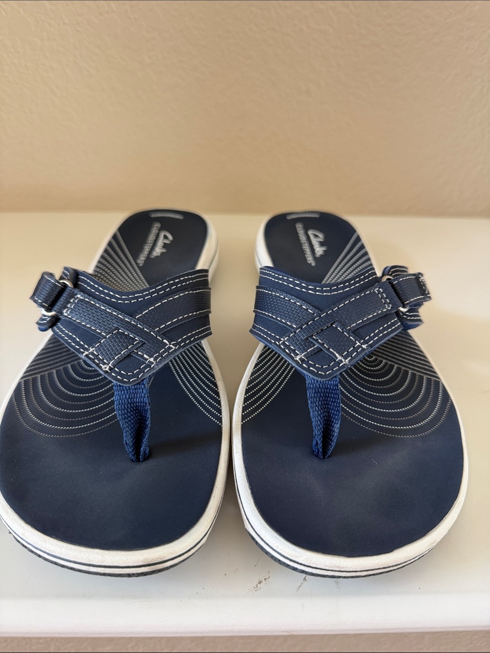 Clarks Navy Blue White-Trim Thong Sandals - Picture 2 of 10